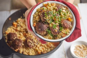 תבשיל קציצות בשר עם בורגול בסיר אחד