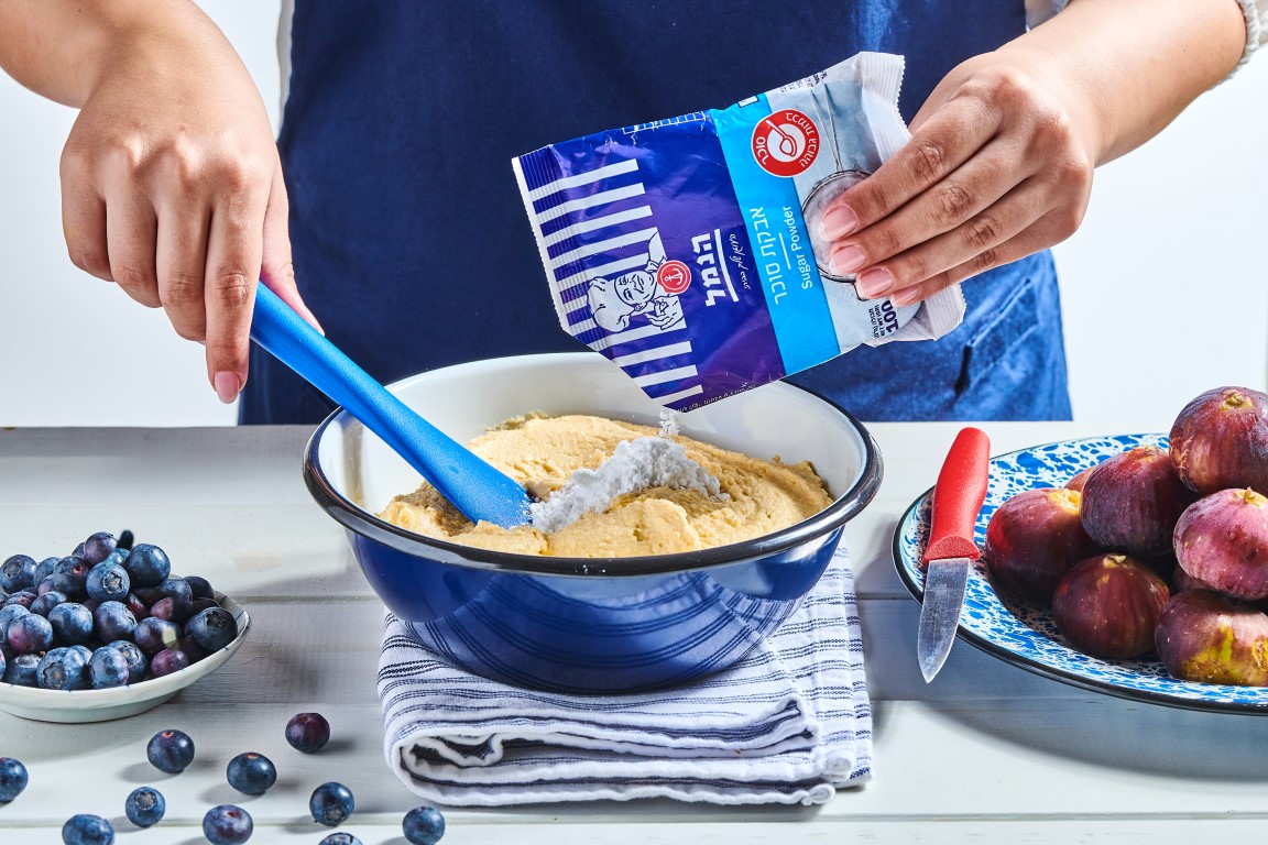 הוספת אבקת סוכר לבצק הפריך במיקסר — מתכוני הנמל