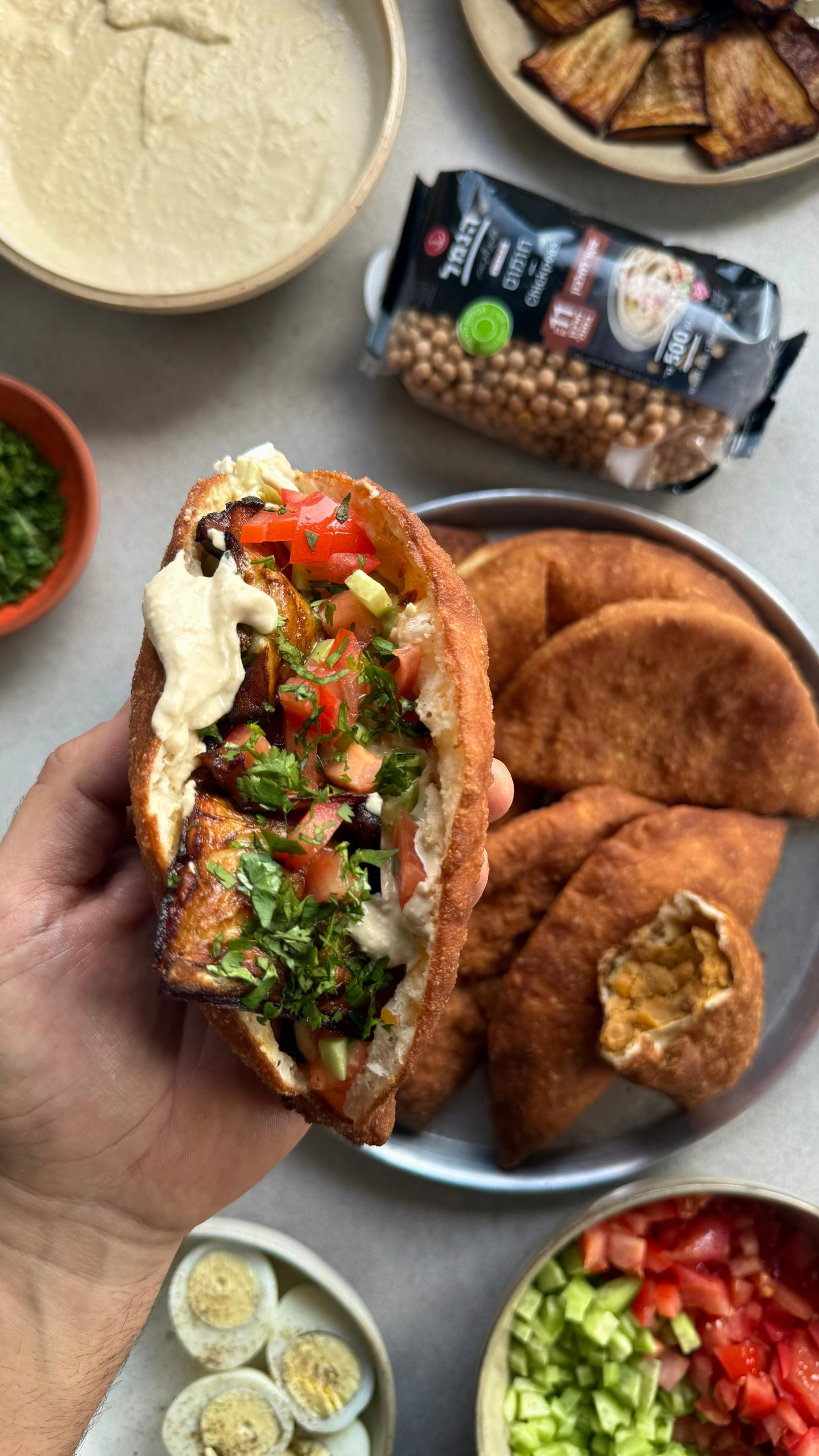 סמבוסק עיראקי פתוח וגדוש במרכיבי הסביח — מתכוני הנמל